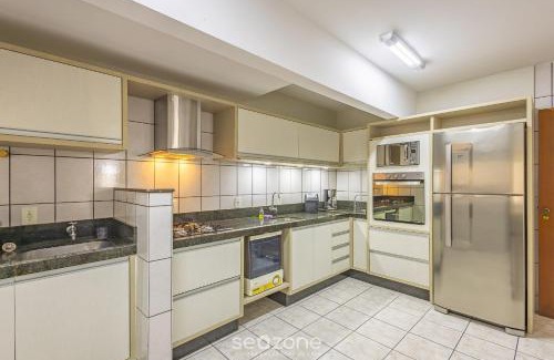 Centro Apartment | 3BR Apt w/BBQ 50m from Itapema Beach EPO001