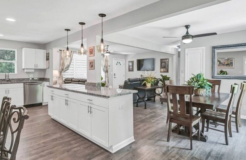 Cayce House | 3BR Cayce| Entire House | Sleeps 9