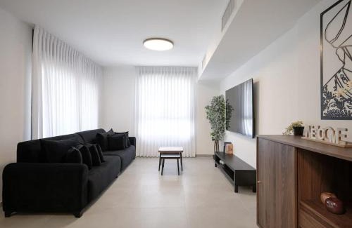 Kiryat Yam Apartment | 3BR charming on the 14th floor overlooking the sea