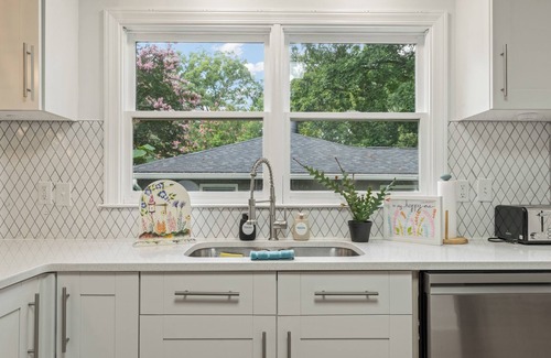 Briarcliff Heights House | 3BR Cozy Home <1 mile away from CHOA with Pets allowed and large deck