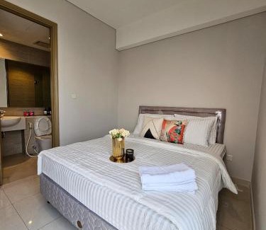 Jakarta Apartment | 3BR Flat in Taman Anggrek Residence