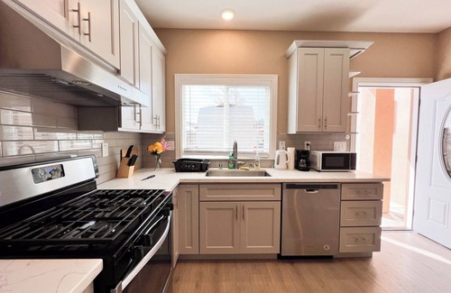 South Sundale House | 3BR Fremont Home, Near Silicon Valley, Ideal for Families & Groups