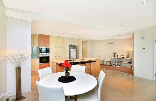 Victor Harbor Apartment | 3BR Gallery 13 Penthouse Escape – Spa Bath, Tennis Court,Swimming Pool & Secure Parking