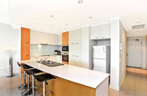 Victor Harbor Apartment | 3BR Gallery 13 Penthouse Escape – Spa Bath, Tennis Court,Swimming Pool & Secure Parking