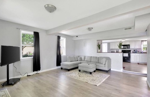 Mahomet House | 3BR Home Located in Mahomet