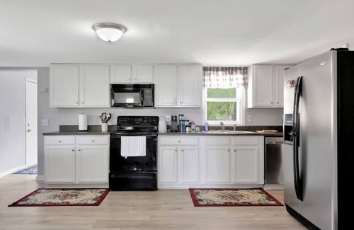 Mahomet House | 3BR Home Located in Mahomet