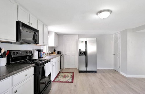 Mahomet House | 3BR Home Located in Mahomet