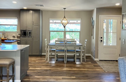 Calistoga House | 3br home - Panoramic views of vineyards and the Palisades mountain range.