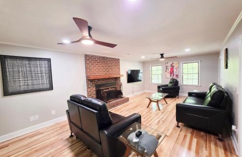 McCain Apartment | 3BR House at Pine Forest Hideaway - 12 Minutes to UNC - Near Jordan Lake