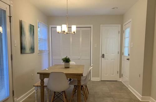 Willow Spring House | 3BR King Bed Tranquility ❤️Pond & Screened Porch