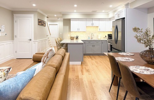 Portsmouth Apartment | 3BR Luxe ~ Elegant Design ~ DNTN ~ Deck ~ Parking