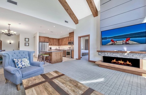 South Lake Tahoe Condo | 3Br Luxury Residence steps to Heavenly Gondola & Village by RedAwning