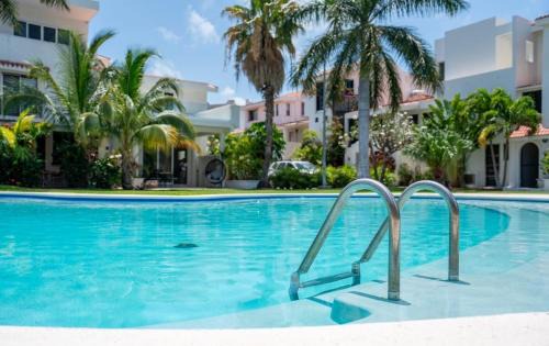 Zona Hotelera House | 3BR Modern House w/Pool and Great Location!