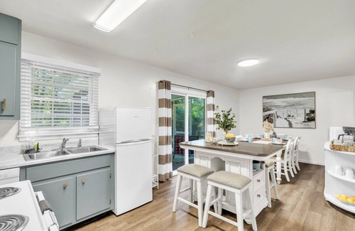 Garden City House | 3BR Near River St & Forsyth | Porch + Parking