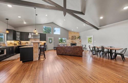 Fredericksburg House | 3BR Oasis-Pool-Pickleball-Dog Friendly