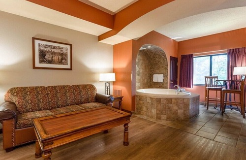 Wisconsin Dells Resort | 3BR 'Penthouse', River/Nature View, Resort Condo