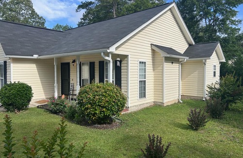 Huntcliff House | 3BR Polo Styled Retreat