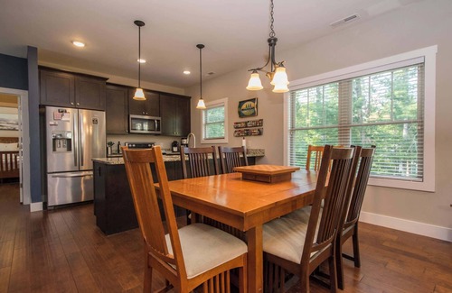 Arden House | 3BR Retreat | Ensuite Baths + Fire Pit