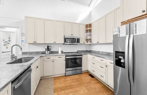 Colington House | 3BR Soundside Retreat | Steps to Bay Drive Path!