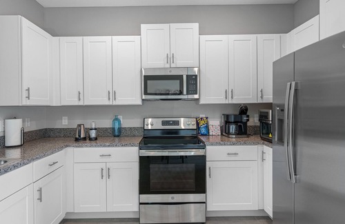 Greater Palm River Point CDC House | 3BR* Townhouse* W Garage near beach