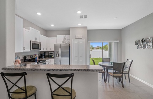 Greater Palm River Point CDC House | 3BR* Townhouse* W Garage near beach