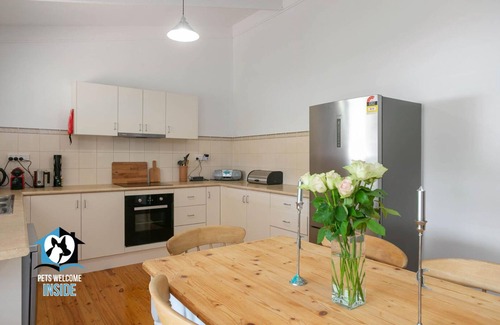 Port Elliot House | 3BR Updated Coastal Beach House in Funky Port Elliot