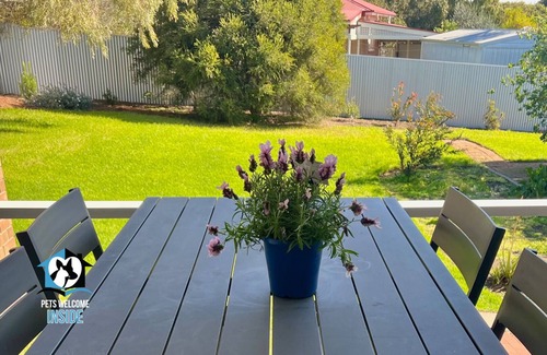 Port Elliot House | 3BR Updated Coastal Beach House in Funky Port Elliot