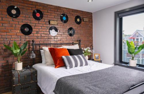 Somerville Apartment | 3BR3Bth Penthouse 2 Parking Spaces TD MIT Harvard