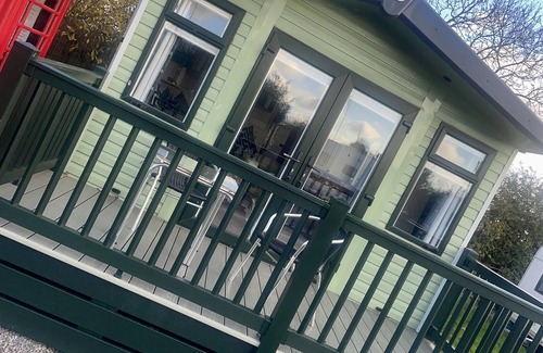 East Drayton Ski Chalet | 3guest-2bedroom-wifi-tv