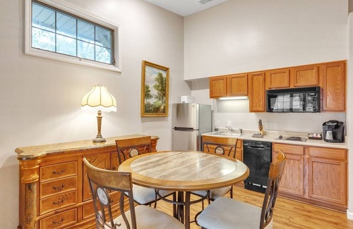 Nashville Condo | 3rd Floor Back Side Corner Penthouse Suite- 305 by Grand Wood Suites