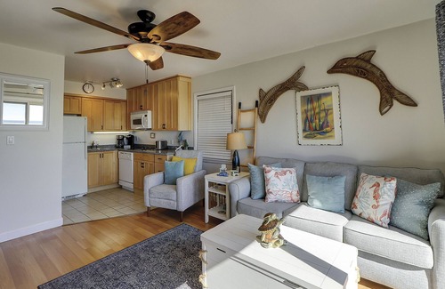 North Forest Beach Condo | 3rd Floor Ocean Views Updated luxury 1 BR Condo Bikes & Beach Gear included