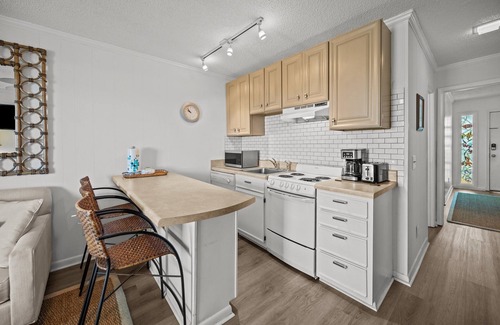 Isle of Palms Condo | 3rd Floor Oceanfront Condo! Community Pool & Pier w/1000 ft fishing pier!