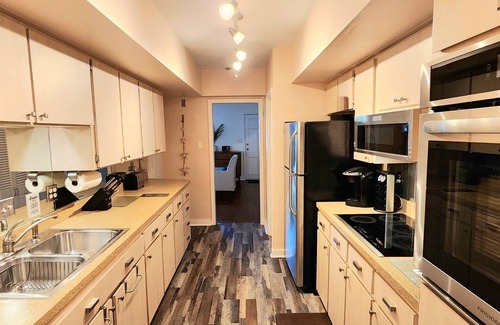 Belle Vista House | 4/4 Beach House w/kng beds, gym and gameroom. Only a 3 min walk to beach!