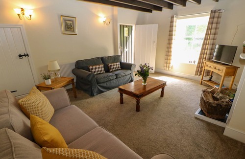 Piercebridge Cottage | 4-5 THE GREEN, pet friendly, with open fire in Piercebridge