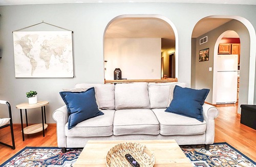 Lincoln House | 4 bd 2.5b 8 guests | Game Room | Large Backyard