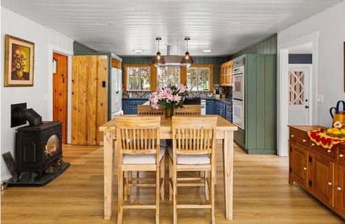 Freestone House | 4+bd/3ba Redwood Retreat w/pool