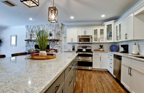 Palmetto House | 4 Bd w 3 King 4Ba 1.2acres htd salt pool private!