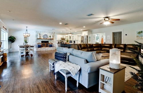 Palmetto House | 4 Bd w 3 King 4Ba 1.2acres htd salt pool private!