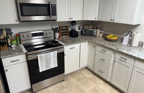 Easton House | 4 bdrm, 3 bath, 2,700 sqft house on 1 acre with chickens and fenced in back yard