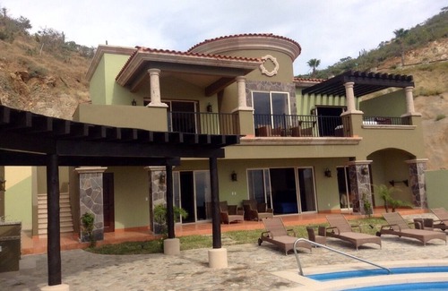 Paraiso Escondido House | 4 bdrm Villa-Gated Montecristo Estates