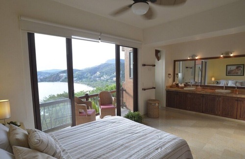 Cerro del Vigia House | 4 Bdrm Waterfront Property Overlooking Playa La Ropa