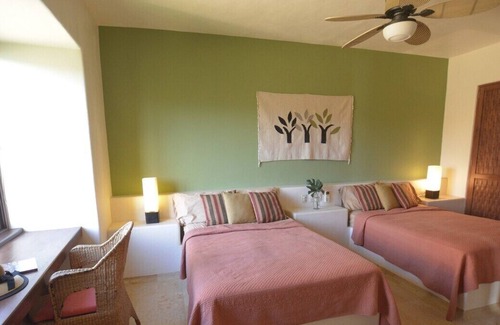 Cerro del Vigia House | 4 Bdrm Waterfront Property Overlooking Playa La Ropa