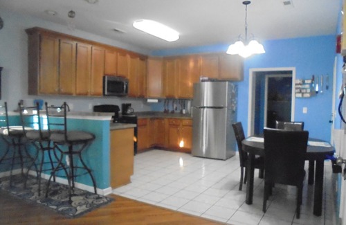 Goose Creek House | 4 bdrms 3 fulls ba, indoor sauna, large hottub, large spacious Home and more!