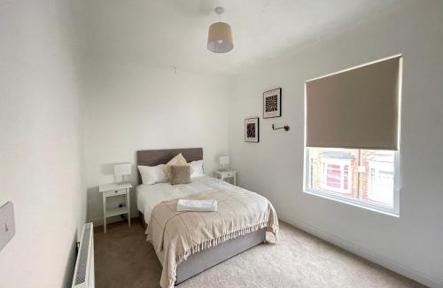 Middlesbrough House | 4 bed 3 bedroom home near Middlesbrough centre