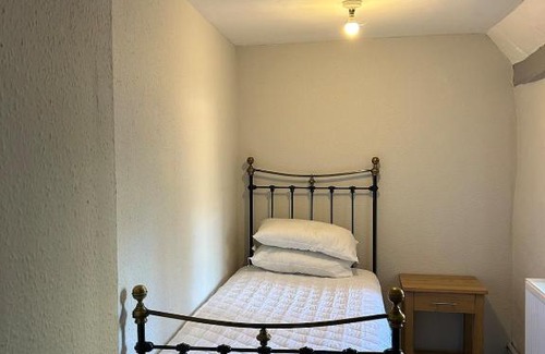 Loughborough Apartment | 4 Bed Apartment The Windmill 16th Century Pub