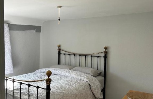 Loughborough Apartment | 4 Bed Apartment The Windmill 16th Century Pub