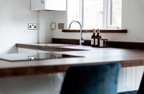 Kettering House | 4 bed family home wifi, netflix, parking, close to wicksteed park