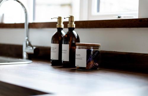 Kettering House | 4 bed family home wifi, netflix, parking, close to wicksteed park