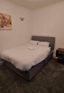 Gillingham House | 4 Bed House - Sleeps 8 - Parking - Wifi