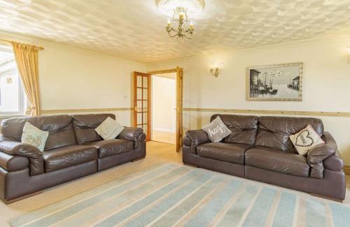St Ishmaels House | 4 Bed in Broad Haven 88331